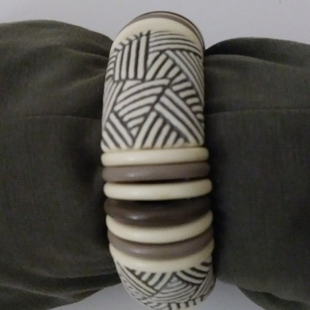 SOLD SOLD SOLD SOLD Beautiful Carved Bone Stretch Bracelet - Picture 5 of 16